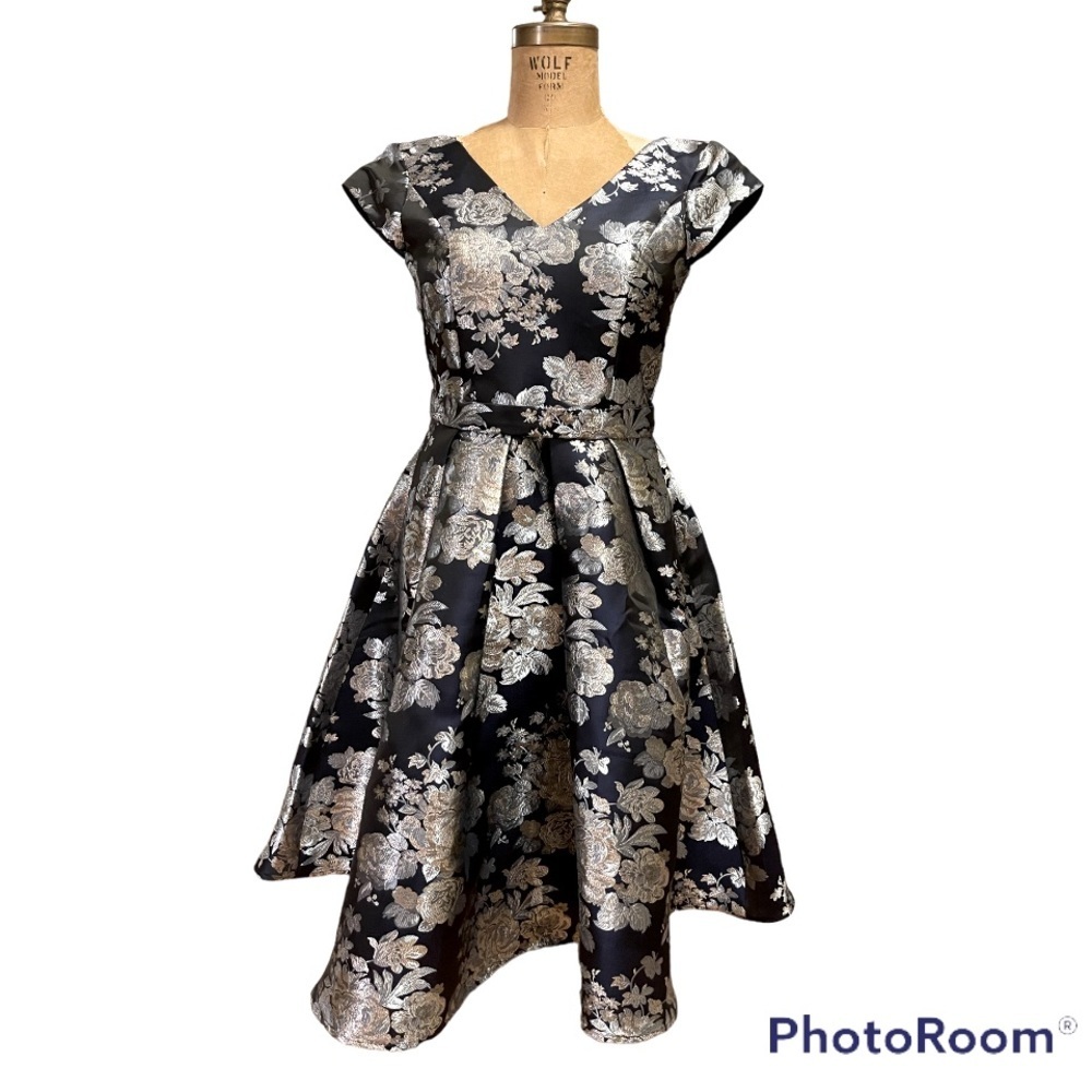Oleg Cassini | Metallic Brocade Knee Length Dress | Size 6